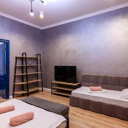 Leogrand Three Bedrooms Vip Apartments On Kniazia Romana 12 Liov Exterior foto