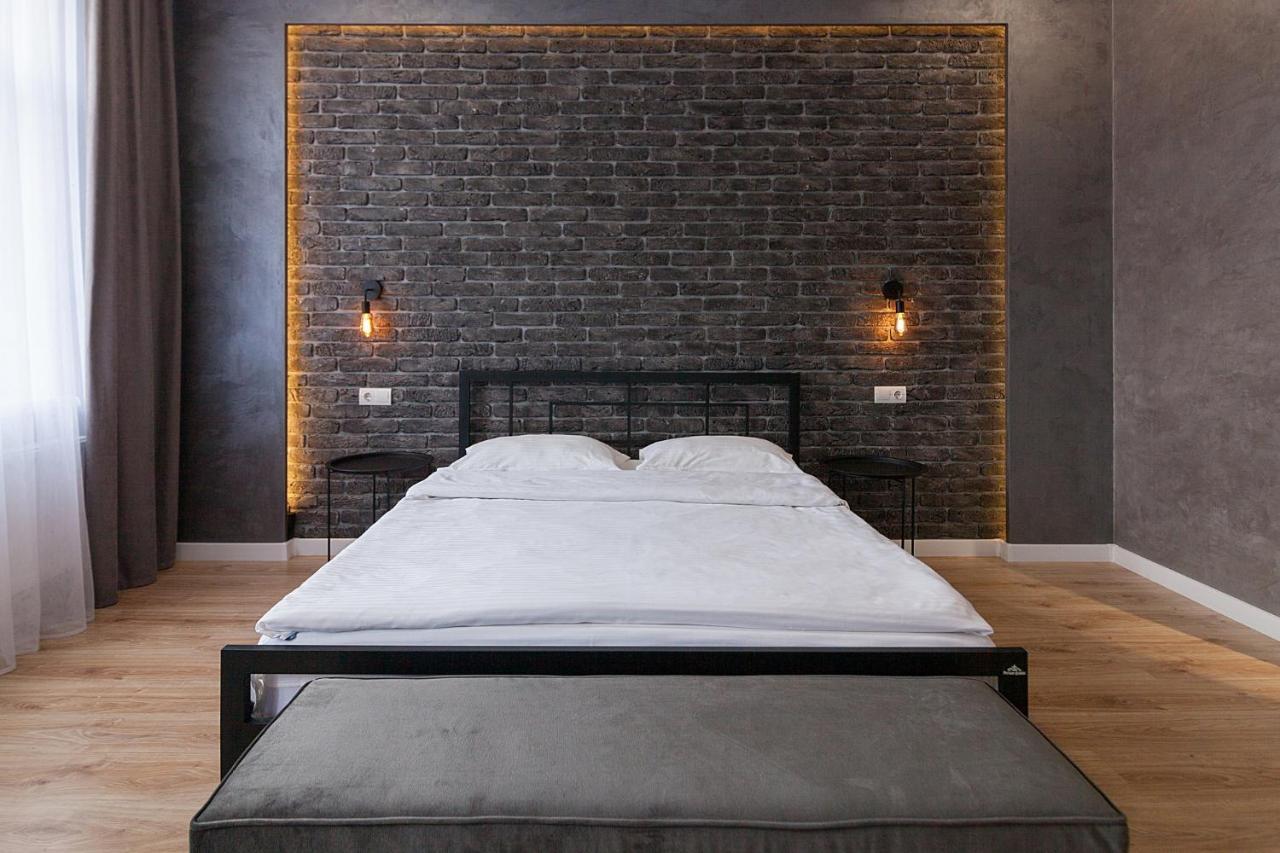 Leogrand Three Bedrooms Vip Apartments On Kniazia Romana 12 Liov Exterior foto