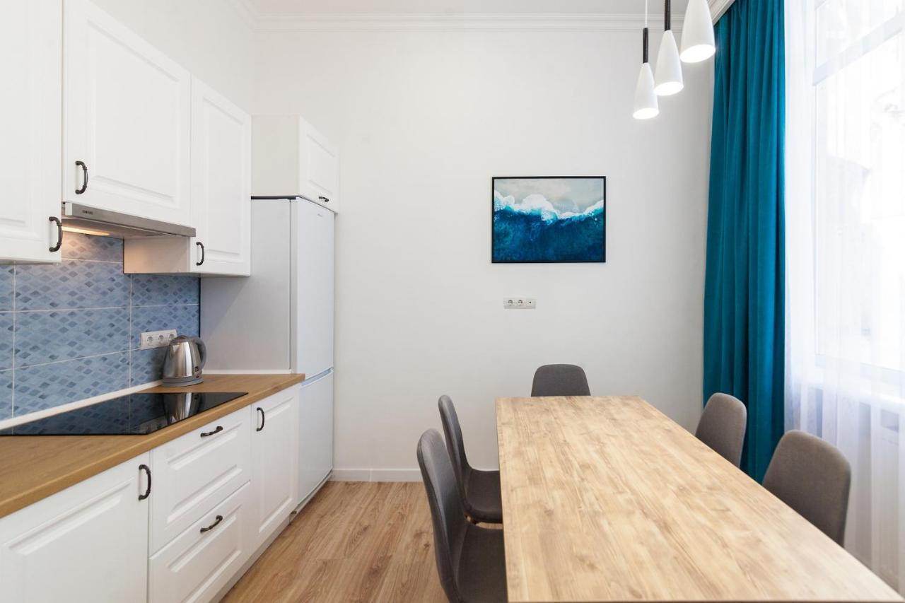 Leogrand Three Bedrooms Vip Apartments On Kniazia Romana 12 Liov Exterior foto