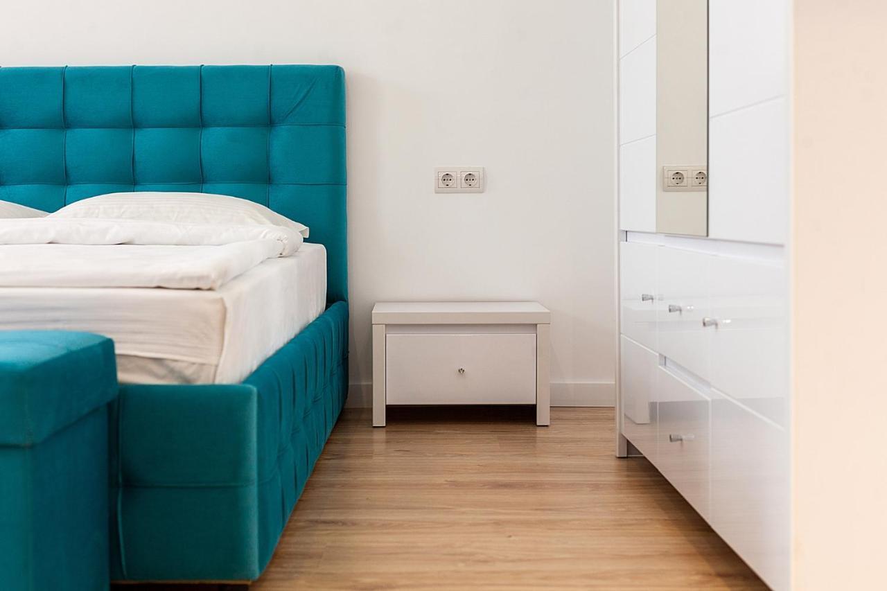 Leogrand Three Bedrooms Vip Apartments On Kniazia Romana 12 Liov Exterior foto