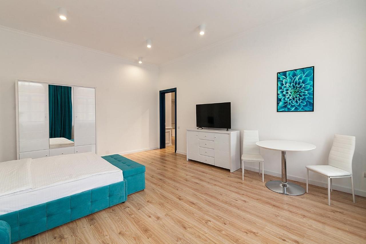 Leogrand Three Bedrooms Vip Apartments On Kniazia Romana 12 Liov Exterior foto
