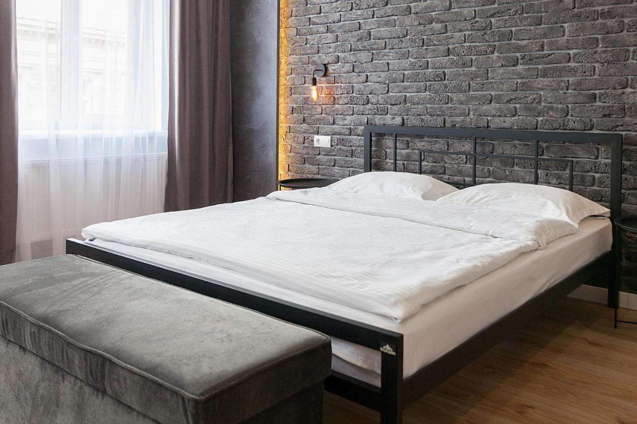 Leogrand Three Bedrooms Vip Apartments On Kniazia Romana 12 Liov Exterior foto