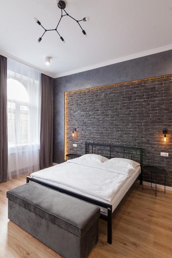 Leogrand Three Bedrooms Vip Apartments On Kniazia Romana 12 Liov Exterior foto