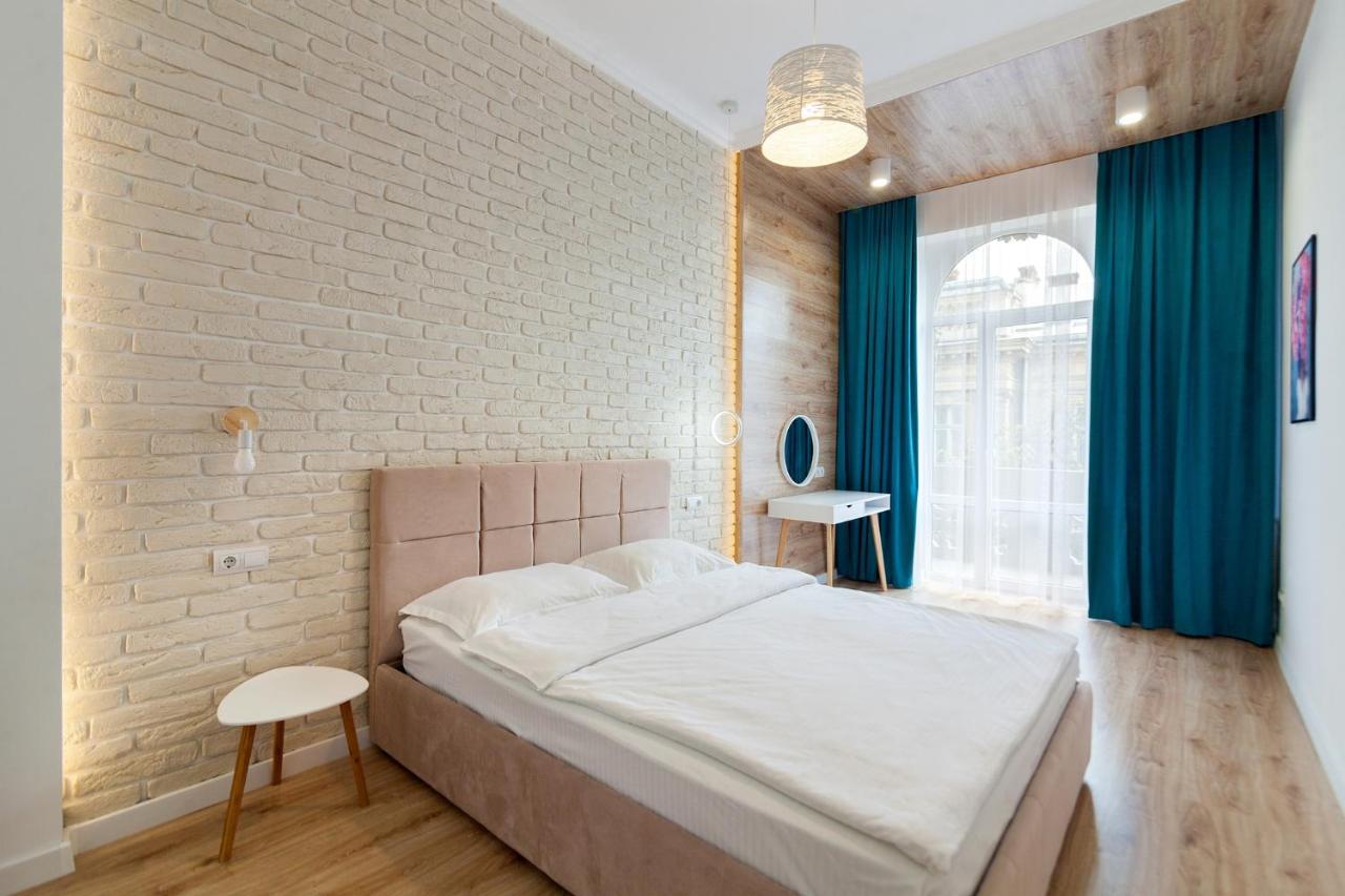 Leogrand Three Bedrooms Vip Apartments On Kniazia Romana 12 Liov Exterior foto