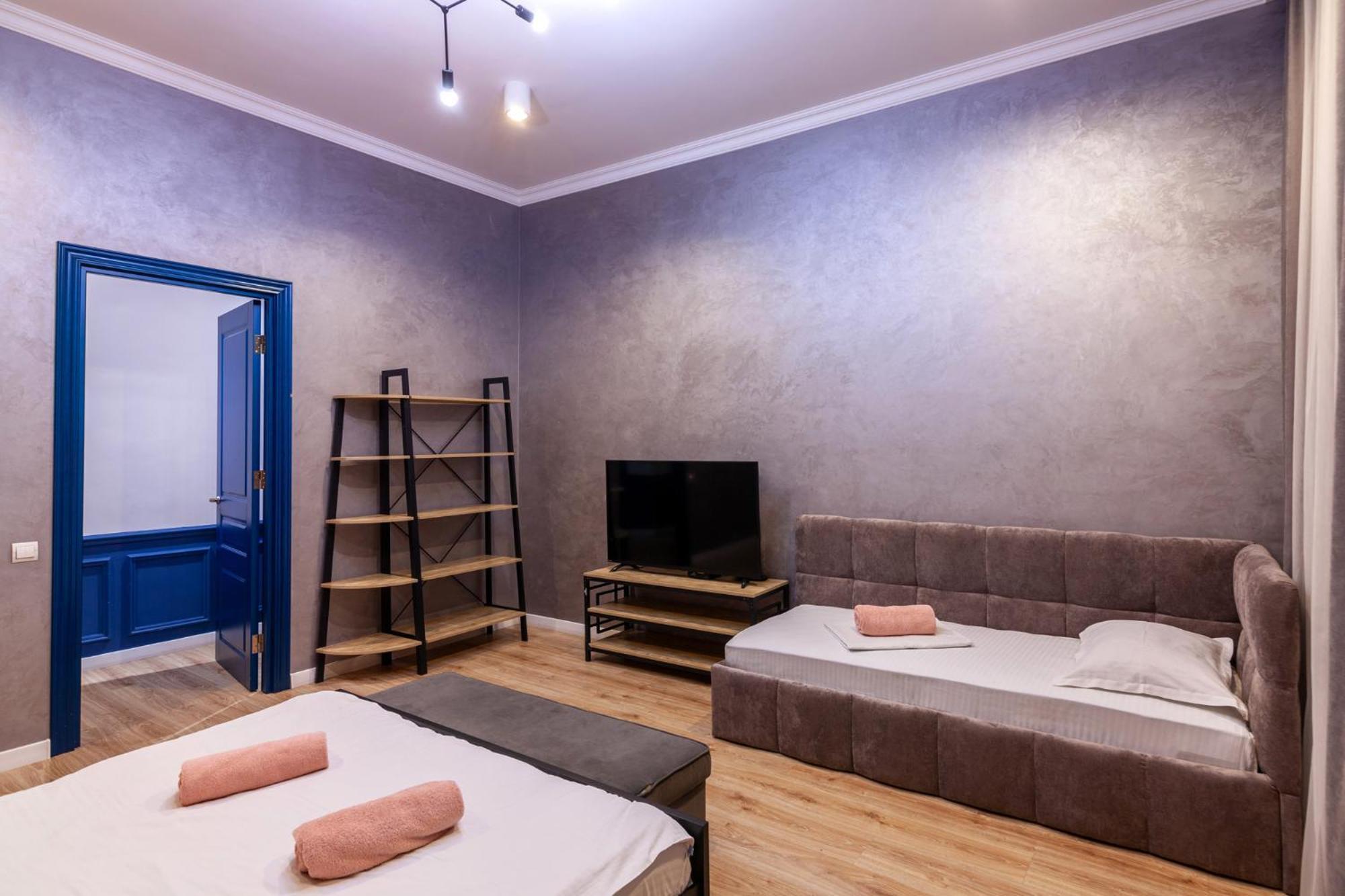 Leogrand Three Bedrooms Vip Apartments On Kniazia Romana 12 Liov Exterior foto