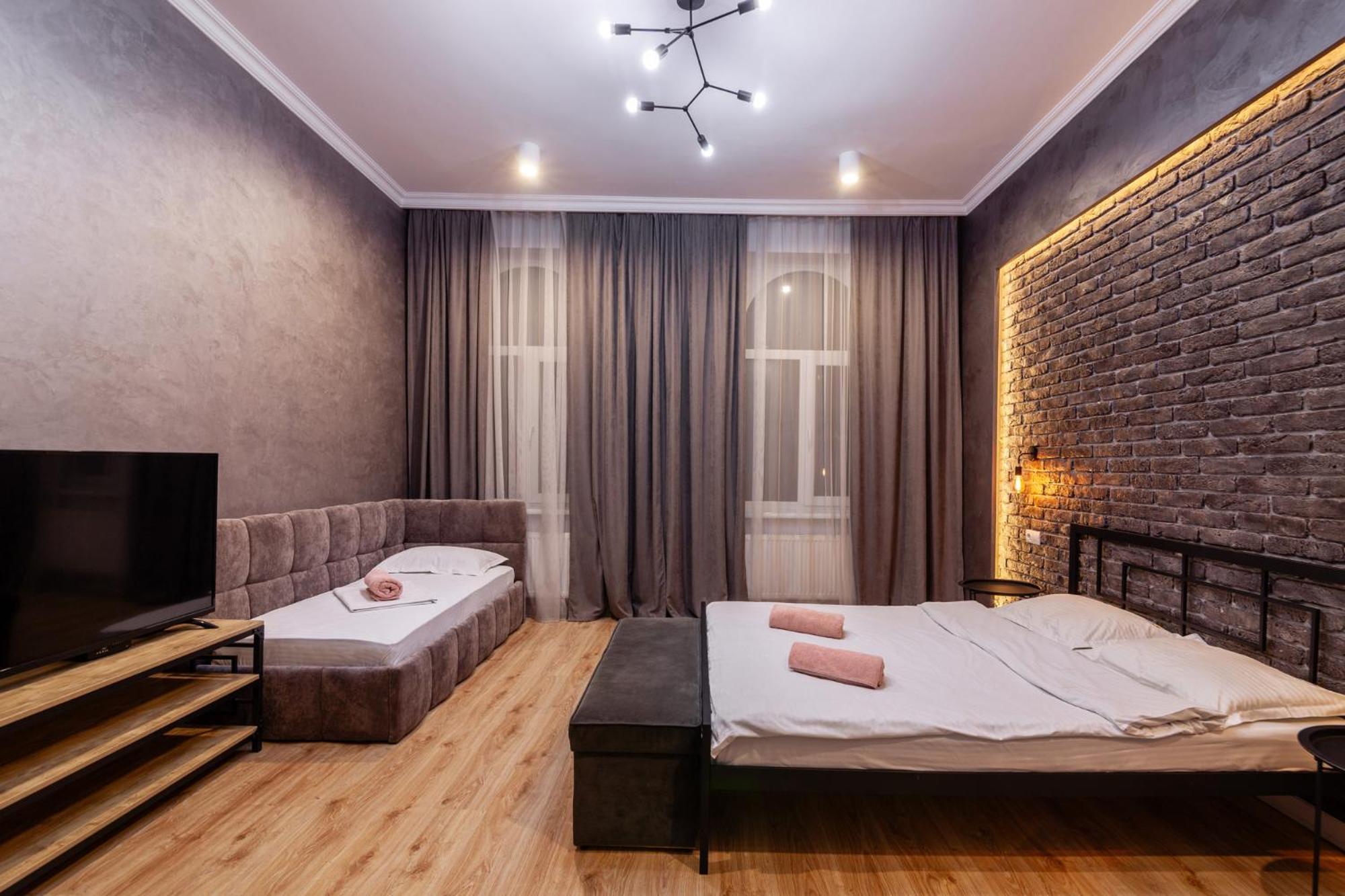 Leogrand Three Bedrooms Vip Apartments On Kniazia Romana 12 Liov Exterior foto